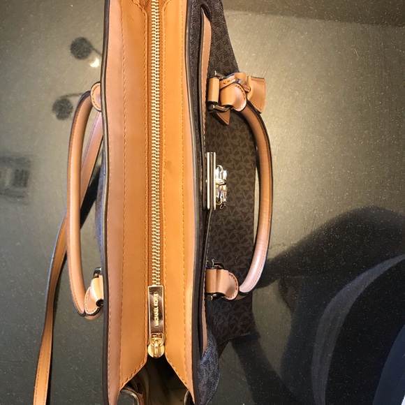 Michael Kors bag - Picture 3 of 3